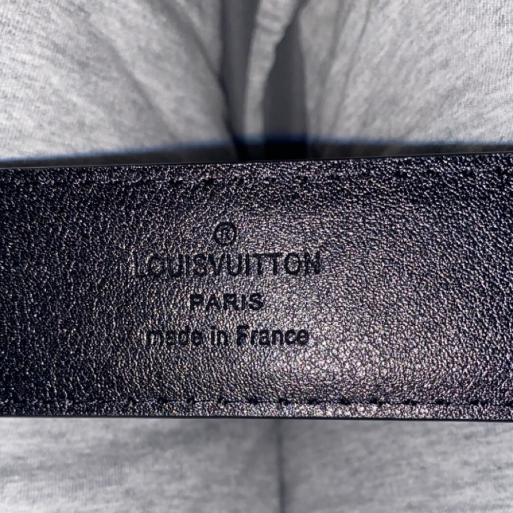 Louis Vuitton - Picture 3 of 3